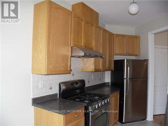 25 Rocky Point Crescent, Brampton, Ontario  L6V 4R7 - Photo 5 - W12744380