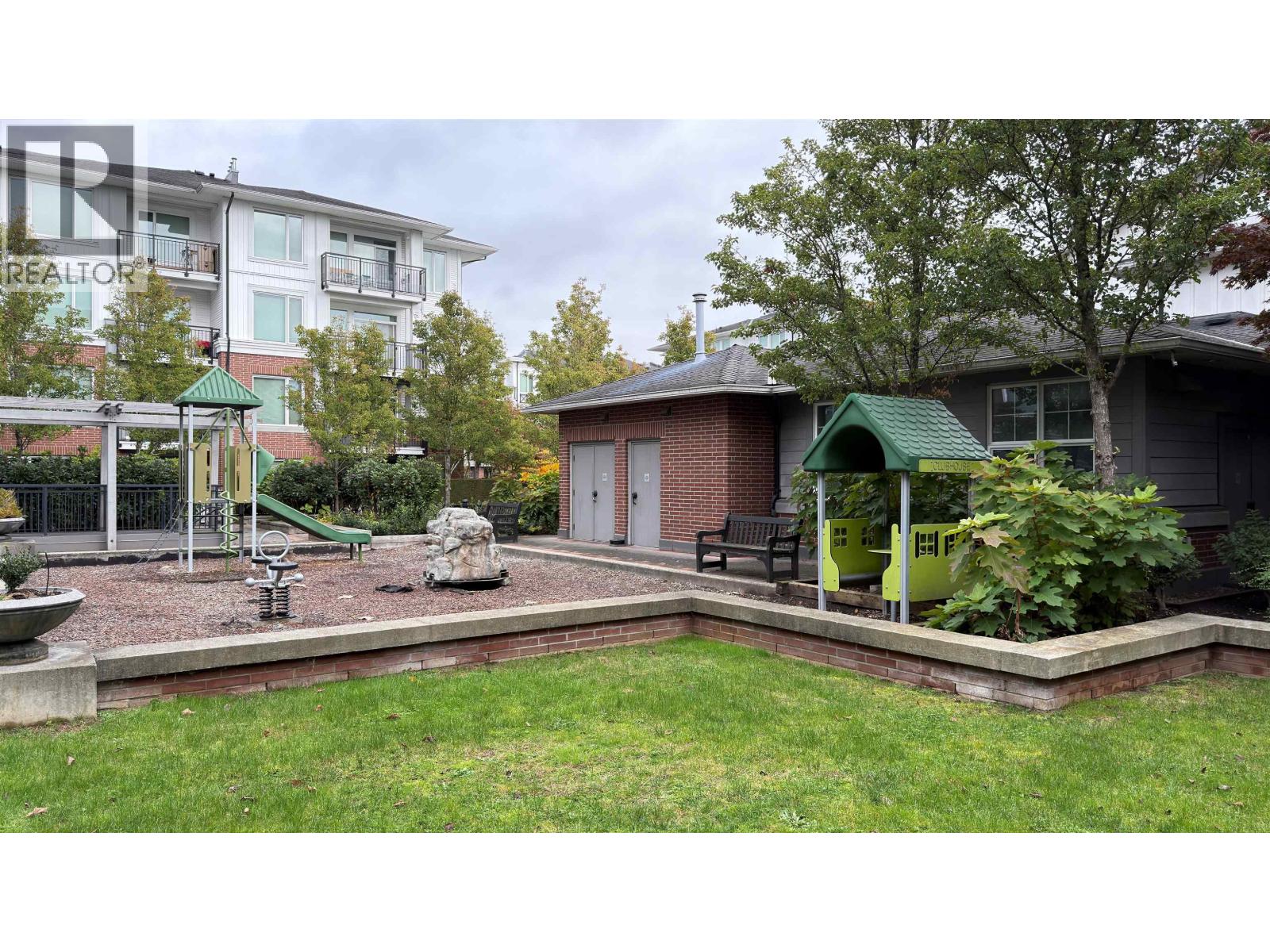 Listing Picture 16 of 24 : 420 9399 ODLIN ROAD, Richmond / 烈治文 - 魯藝地產 Yvonne Lu Group - MLS Medallion Club Member