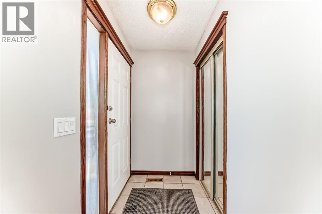 8007 Ranchview Drive Nw, Calgary, Alberta  T3G 1S7 - Photo 3 - A2281459