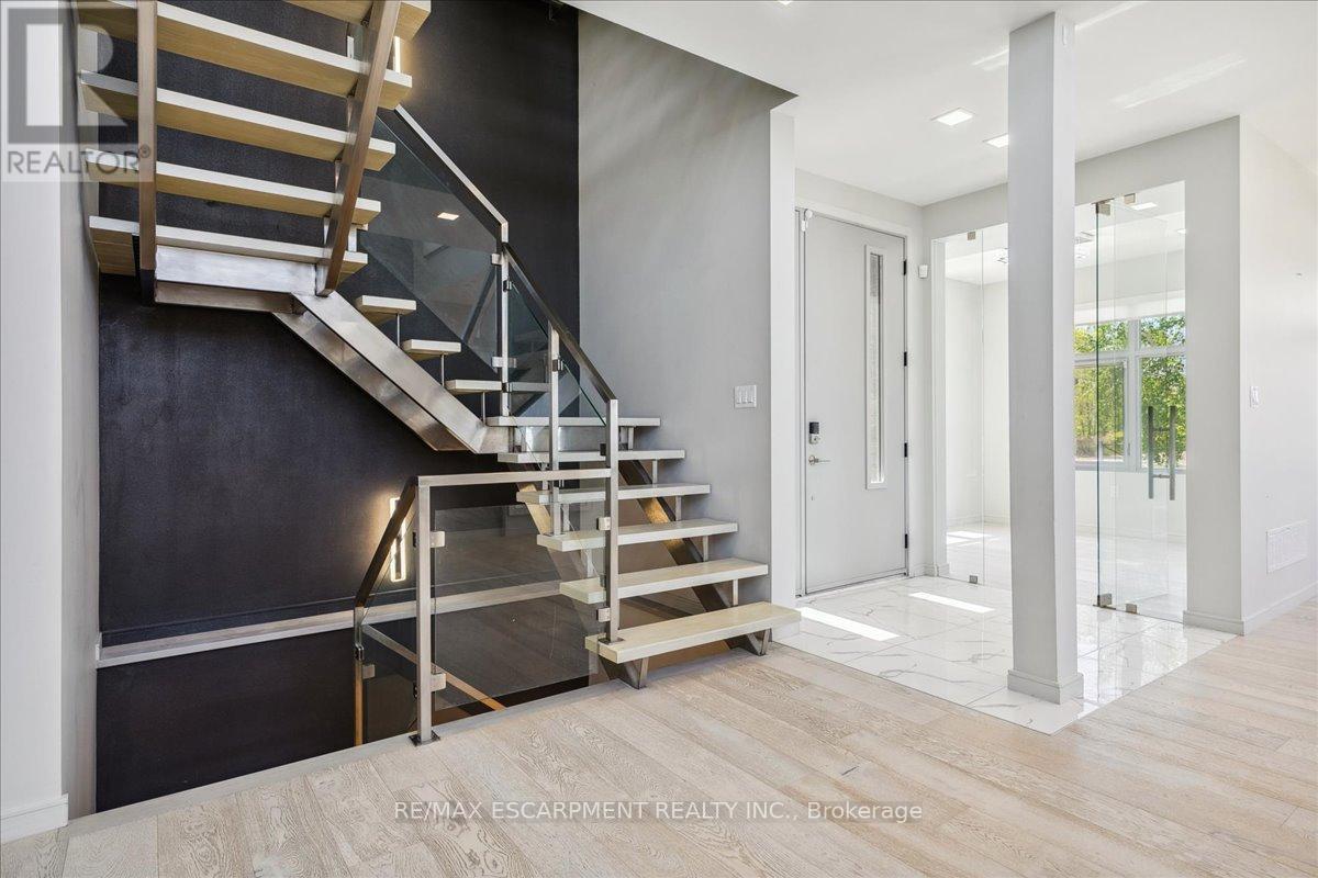 4 Sunrow Gate, Hamilton, Ontario  L8E 5C1 - Photo 14 - X12744386