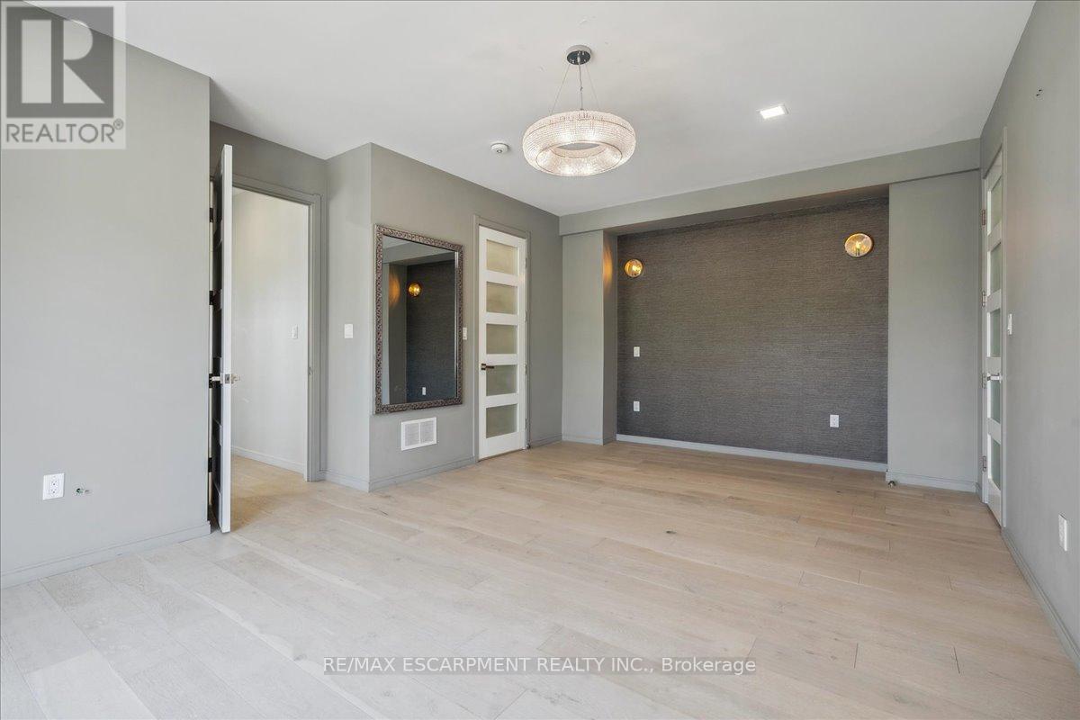 4 Sunrow Gate, Hamilton, Ontario  L8E 5C1 - Photo 16 - X12744386