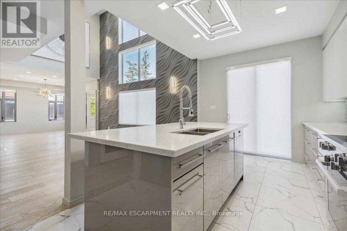 4 Sunrow Gate, Hamilton, Ontario  L8E 5C1 - Photo 9 - X12744386