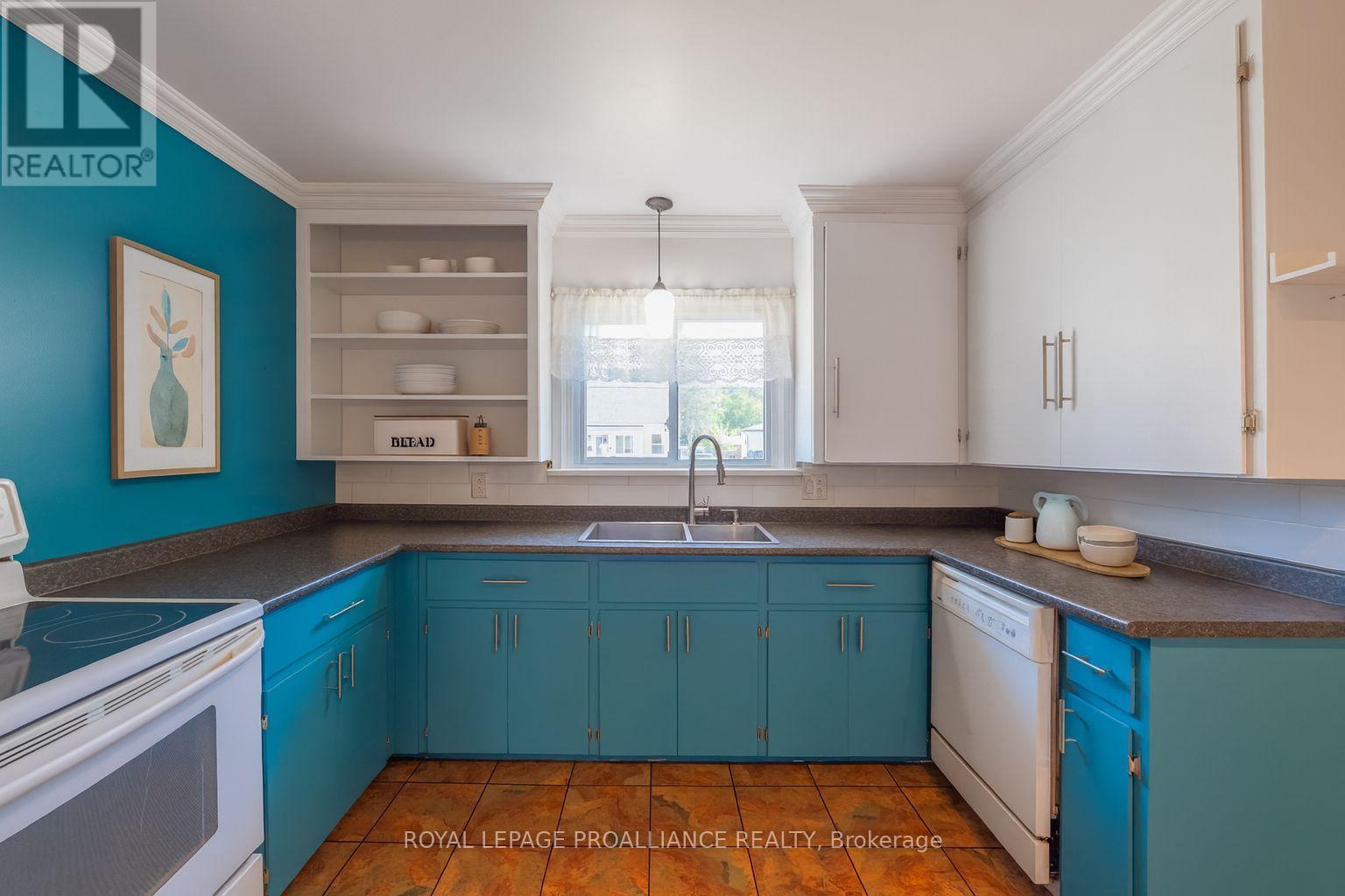 427 Victoria Street, Cobourg, Ontario  K9A 3H1 - Photo 3 - X12744434