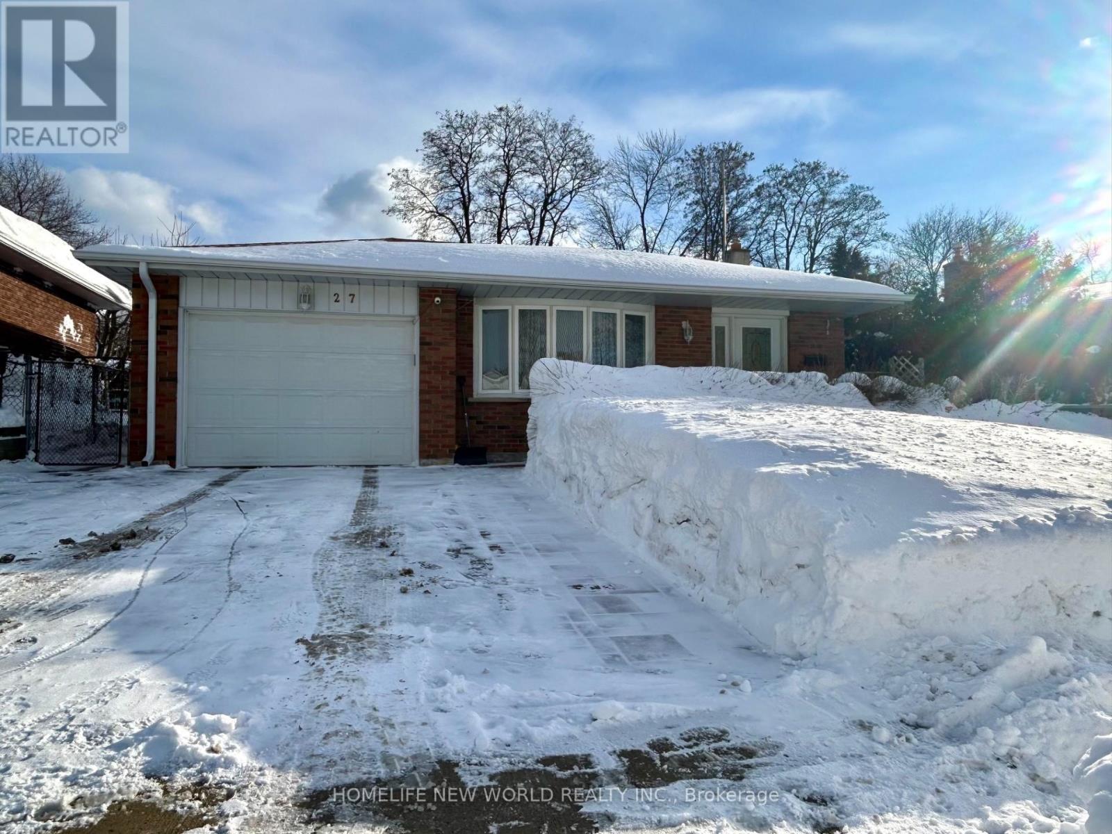 UPPER - 27 HAYWARD CRESCENT, Toronto, Ontario