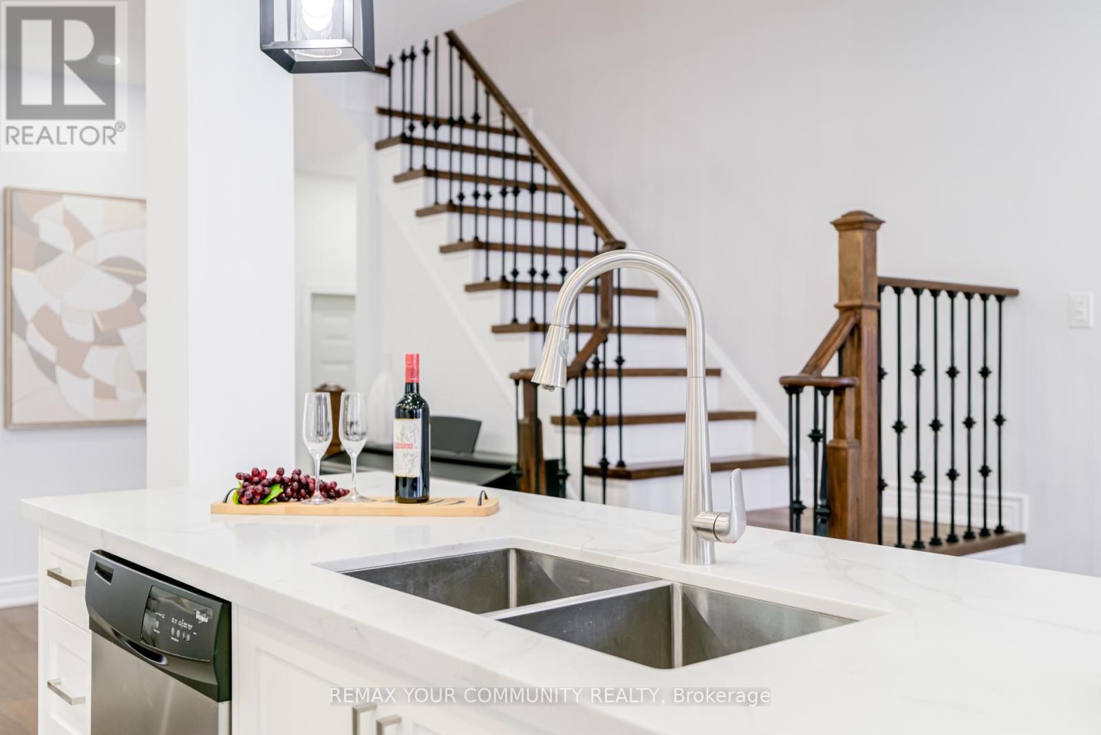 140 Laramie Crescent, Vaughan, Ontario  L6A 0R1 - Photo 12 - N12744430