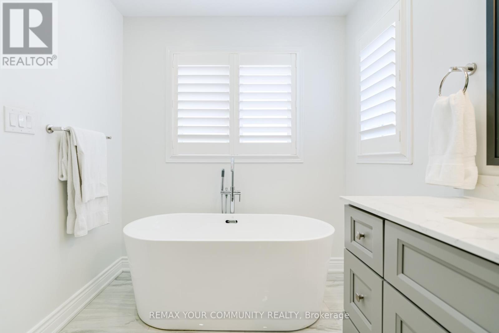 140 Laramie Crescent, Vaughan, Ontario  L6A 0R1 - Photo 29 - N12744430