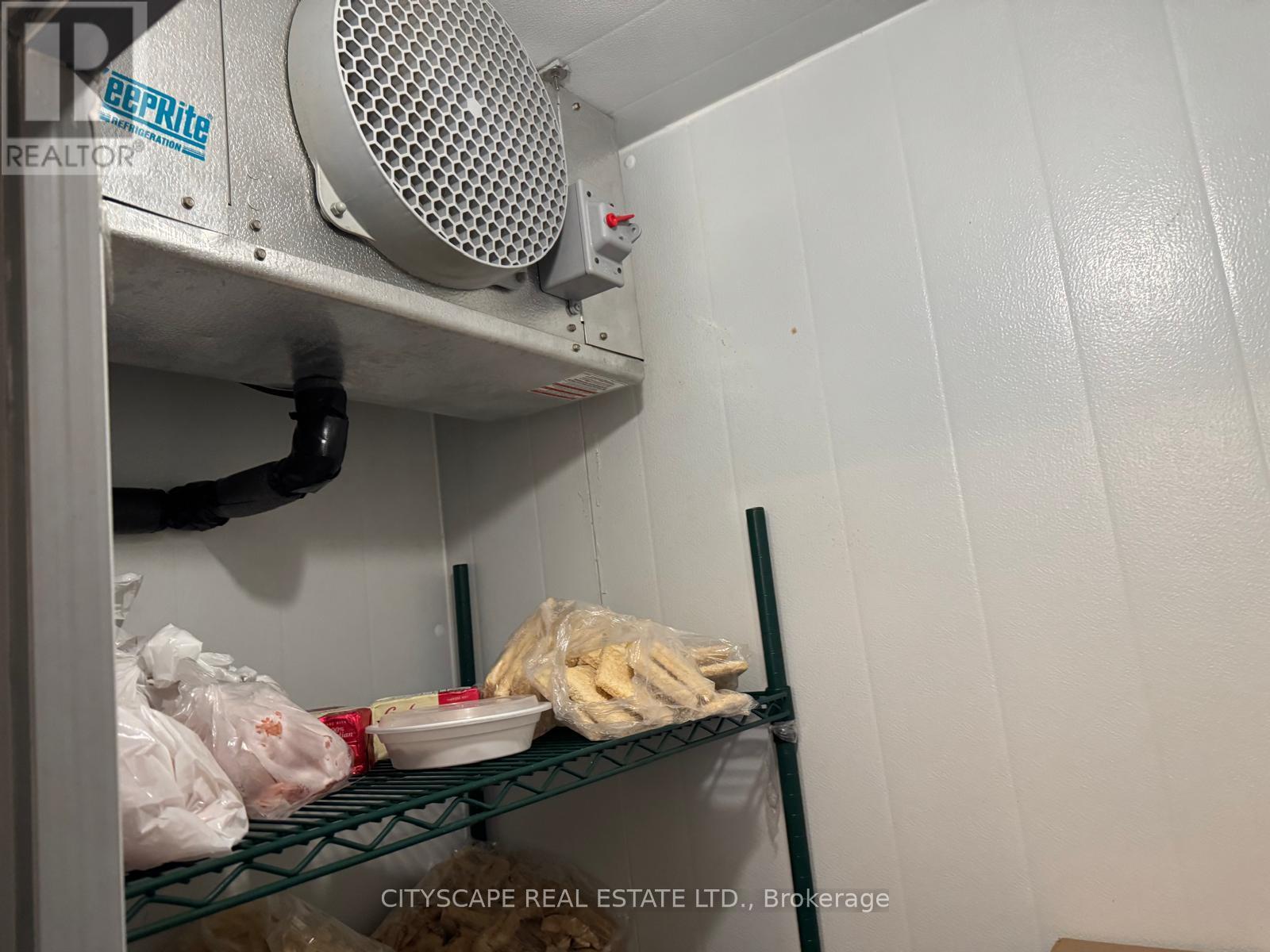 B103 - 15 Montpelier Street, Brampton, Ontario  L6Y 6H4 - Photo 2 - W12744400