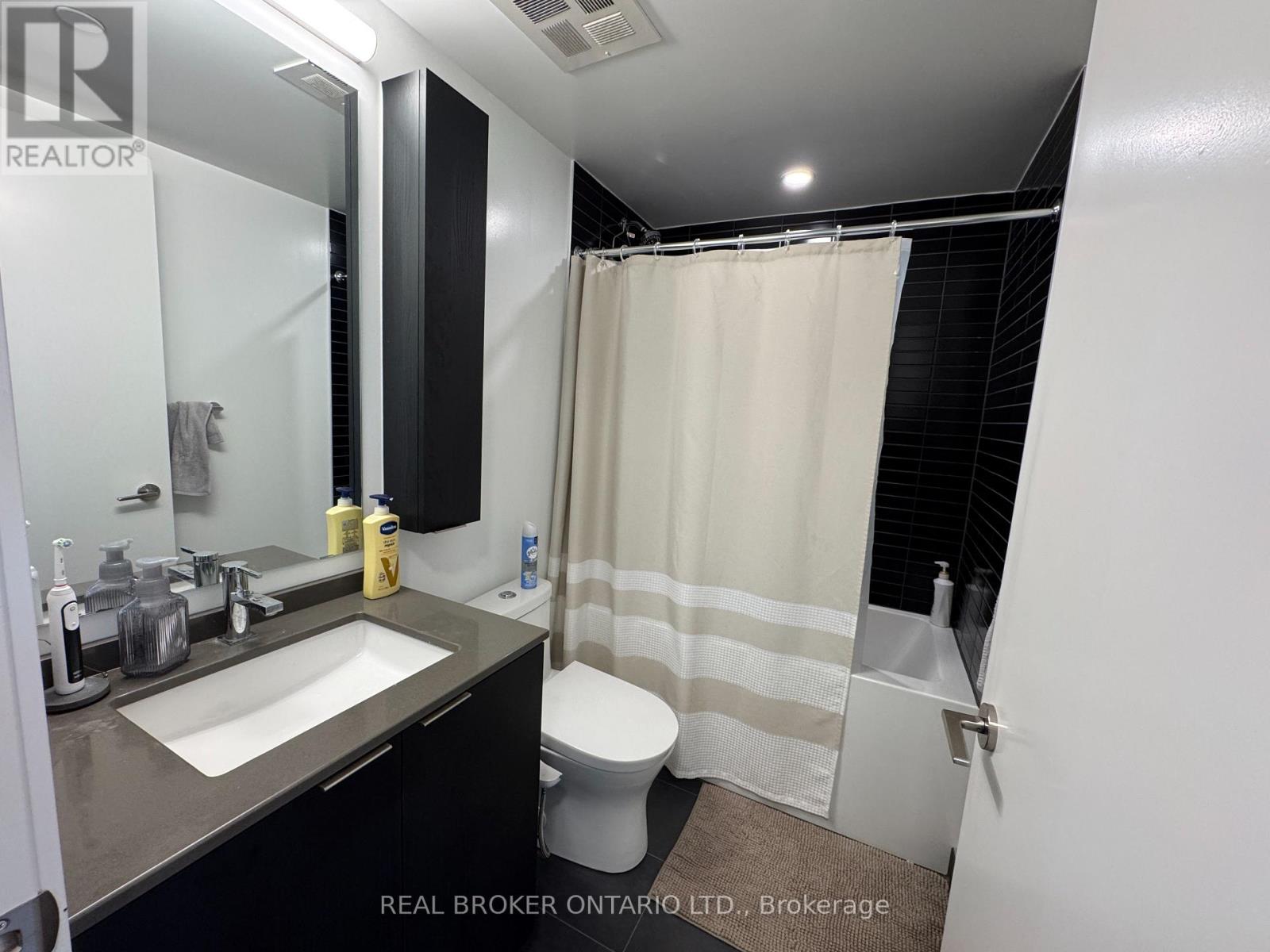 1412 - 86 Dundas Street E, Mississauga, Ontario  L5A 0B1 - Photo 10 - W12744424