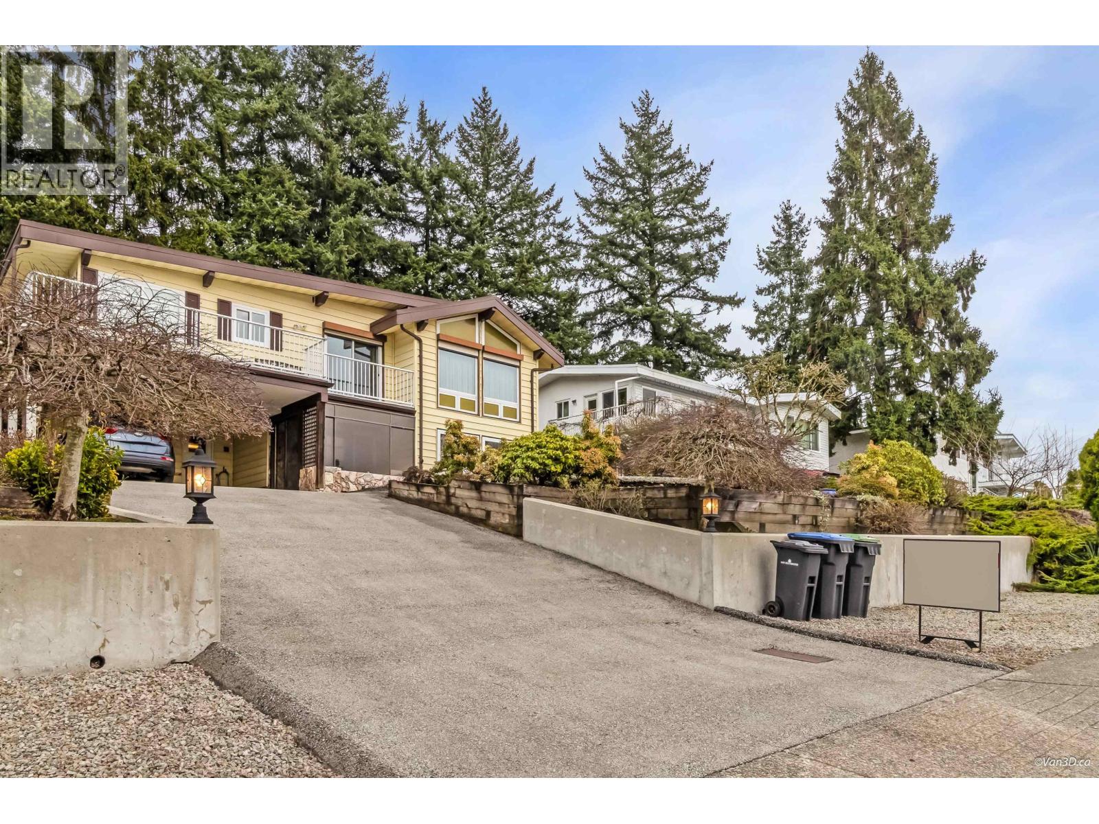 935 London Place, New Westminster, British Columbia  V3M 4Z5 - Photo 2 - R3085037