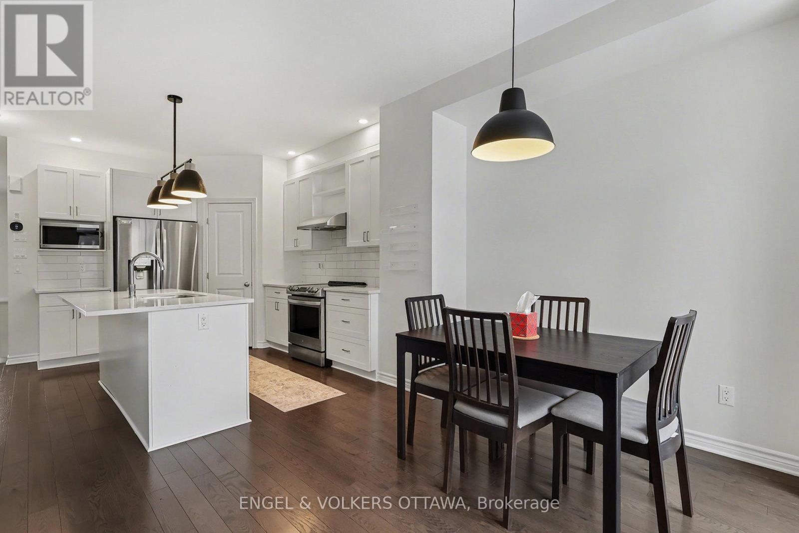 3987 Kelly Farm Drive, Ottawa, Ontario  K1T 0R7 - Photo 3 - X12744464