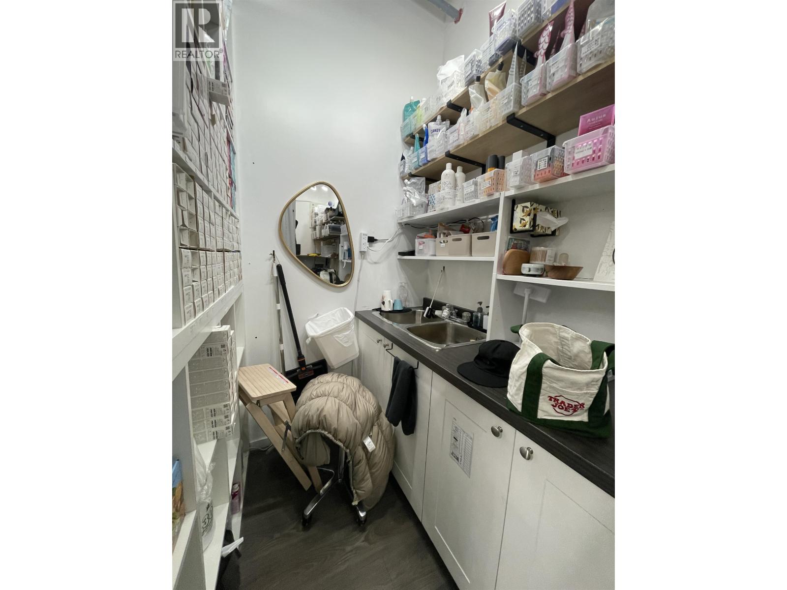 Listing Picture 11 of 27 : 3230 4000 NO. 3 ROAD, Richmond / 烈治文 - 魯藝地產 Yvonne Lu Group - MLS Medallion Club Member