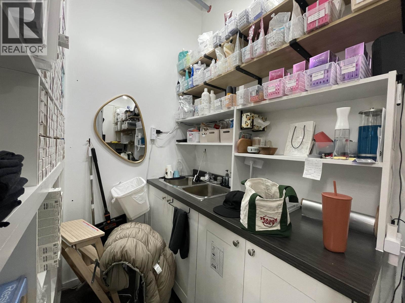 Listing Picture 12 of 27 : 3230 4000 NO. 3 ROAD, Richmond / 烈治文 - 魯藝地產 Yvonne Lu Group - MLS Medallion Club Member