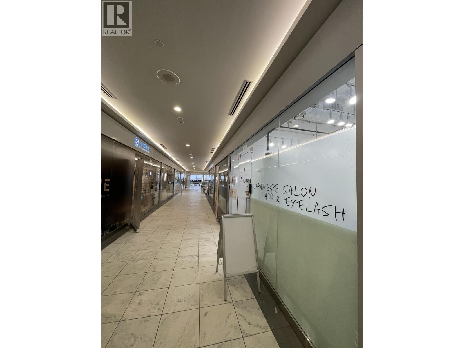 Listing Picture 15 of 27 : 3230 4000 NO. 3 ROAD, Richmond / 烈治文 - 魯藝地產 Yvonne Lu Group - MLS Medallion Club Member