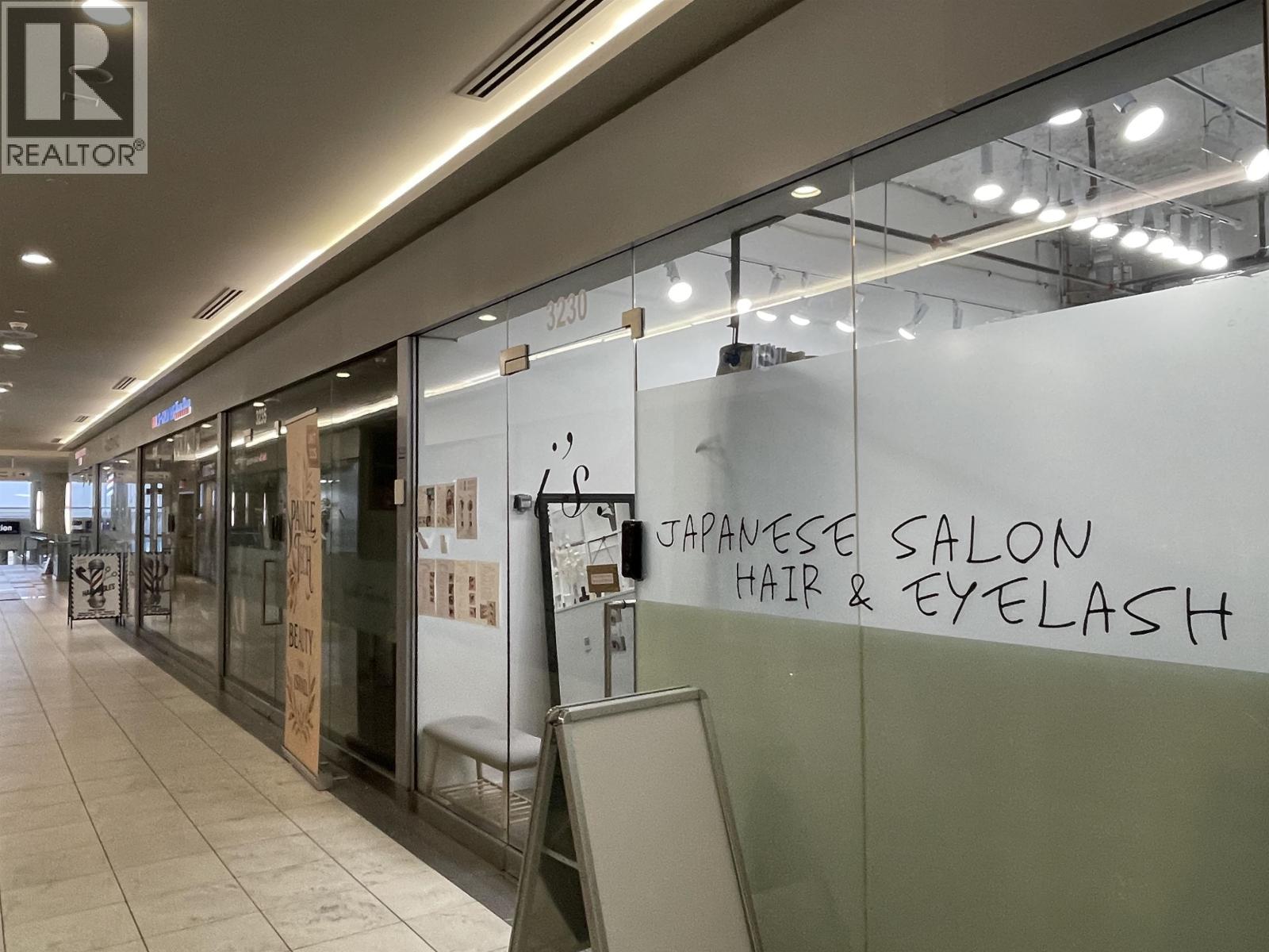 Listing Picture 16 of 27 : 3230 4000 NO. 3 ROAD, Richmond / 烈治文 - 魯藝地產 Yvonne Lu Group - MLS Medallion Club Member