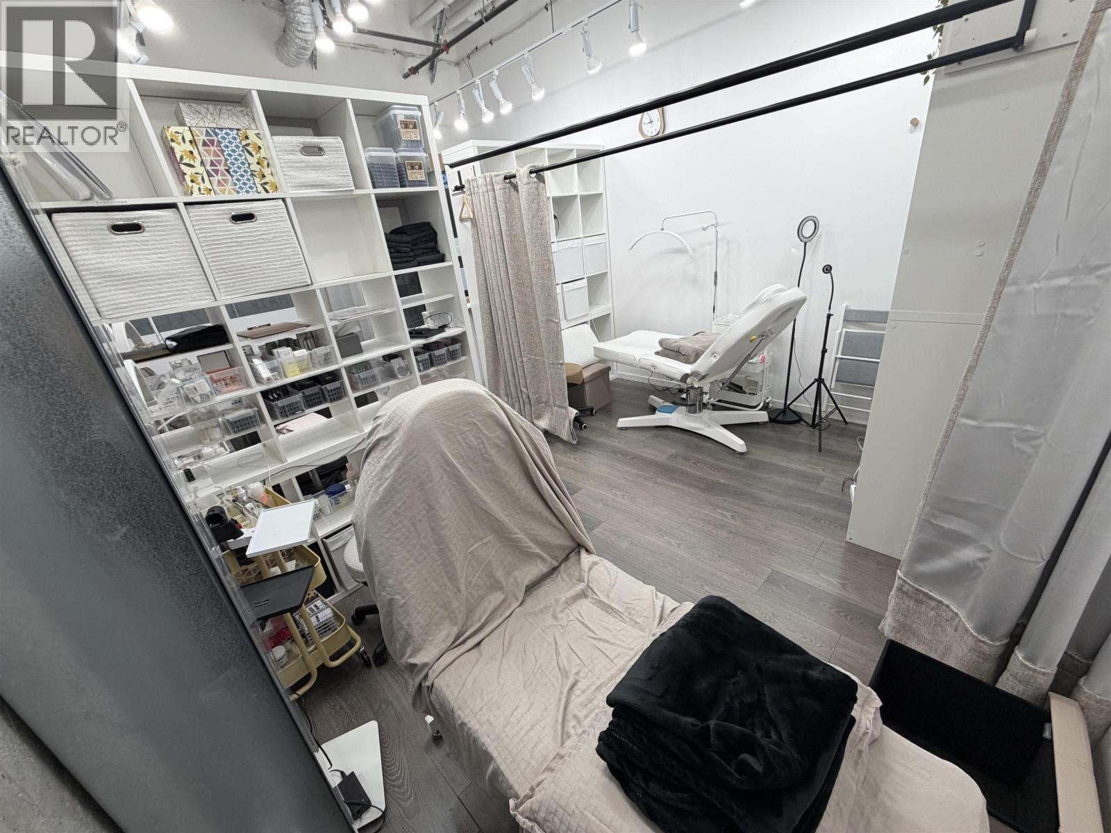 Listing Picture 18 of 27 : 3230 4000 NO. 3 ROAD, Richmond / 烈治文 - 魯藝地產 Yvonne Lu Group - MLS Medallion Club Member