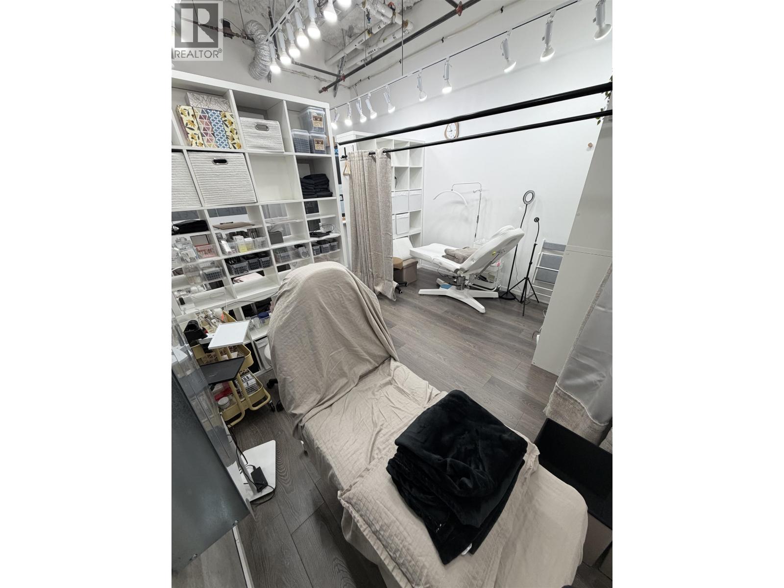 Listing Picture 19 of 27 : 3230 4000 NO. 3 ROAD, Richmond / 烈治文 - 魯藝地產 Yvonne Lu Group - MLS Medallion Club Member