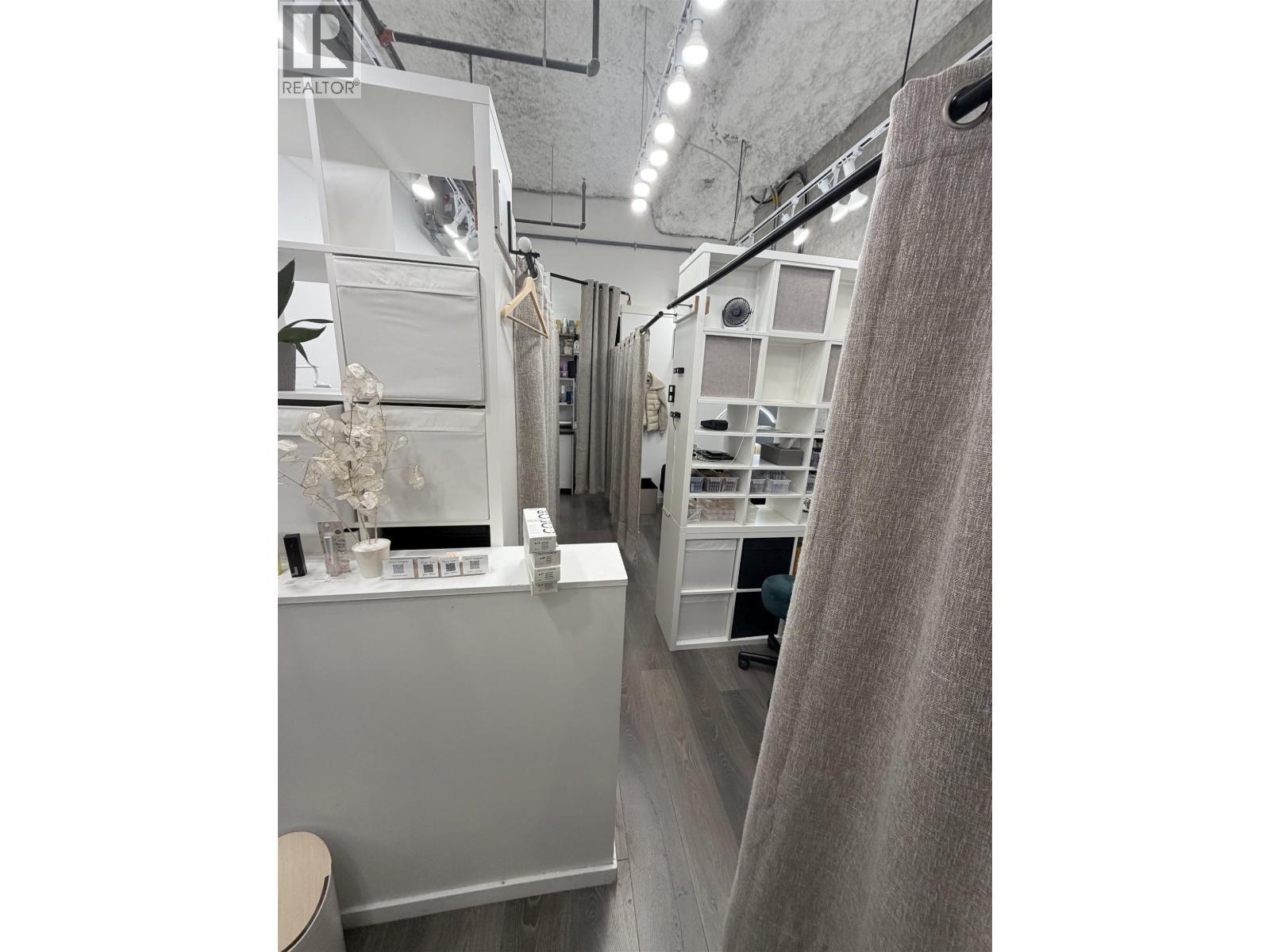 Listing Picture 20 of 27 : 3230 4000 NO. 3 ROAD, Richmond / 烈治文 - 魯藝地產 Yvonne Lu Group - MLS Medallion Club Member