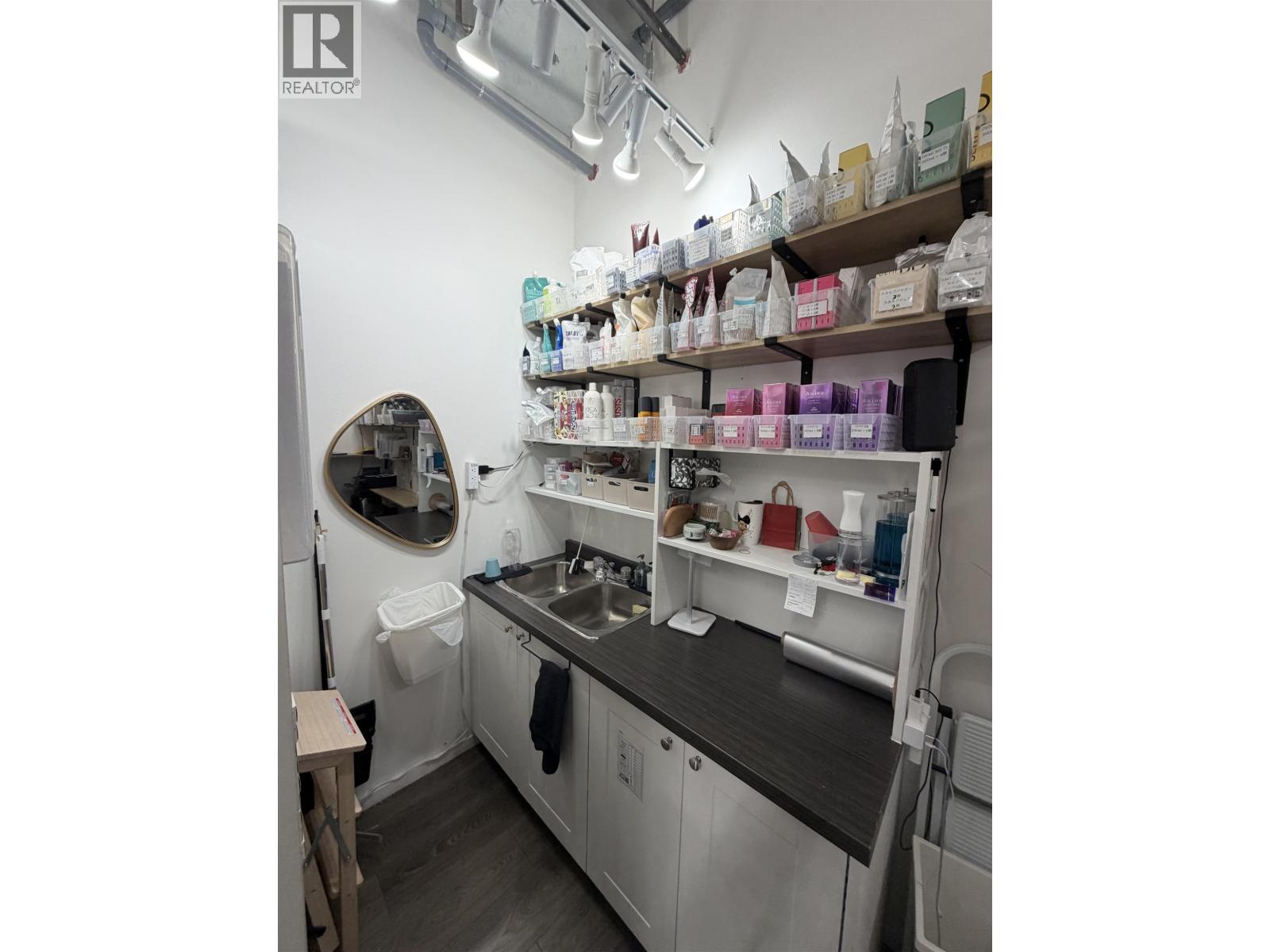 Listing Picture 22 of 27 : 3230 4000 NO. 3 ROAD, Richmond / 烈治文 - 魯藝地產 Yvonne Lu Group - MLS Medallion Club Member