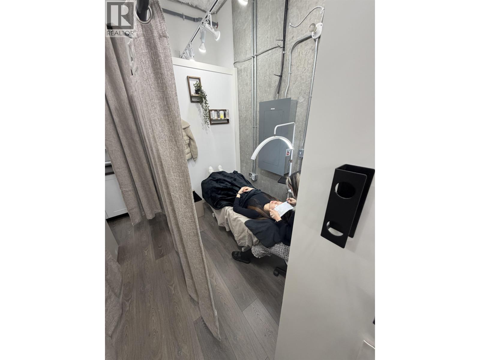 Listing Picture 24 of 27 : 3230 4000 NO. 3 ROAD, Richmond / 烈治文 - 魯藝地產 Yvonne Lu Group - MLS Medallion Club Member