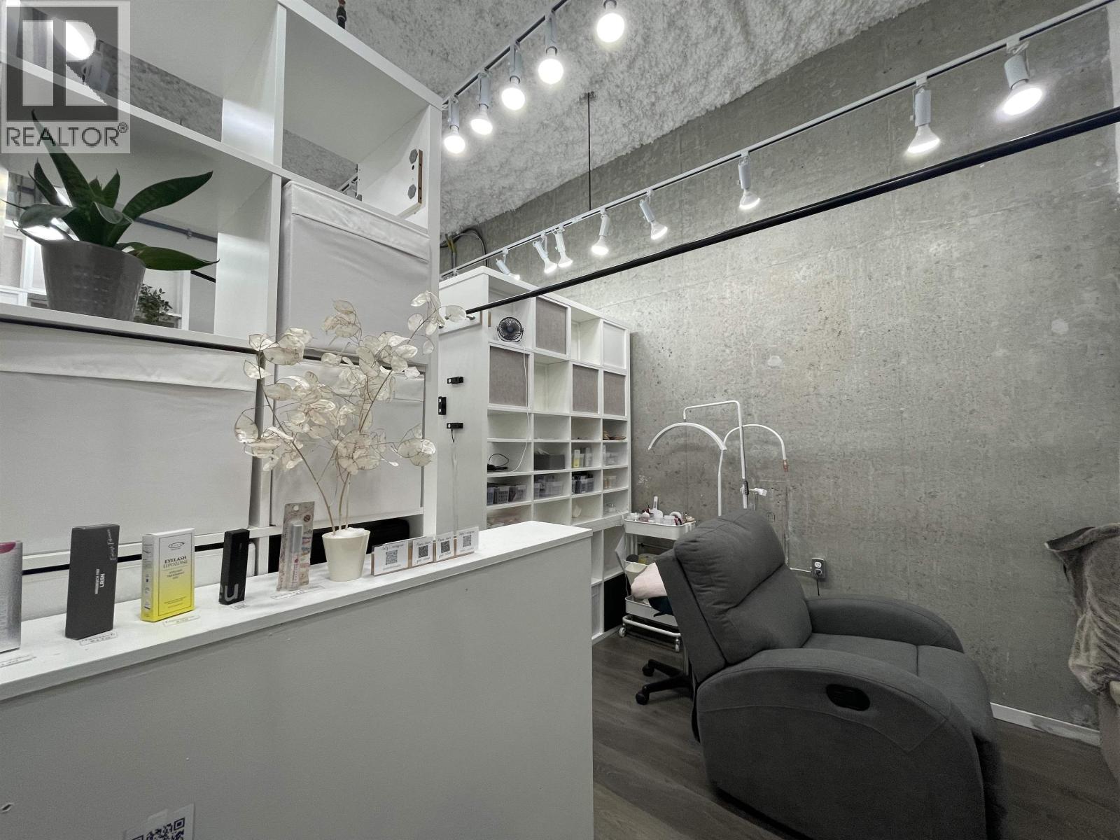 Listing Picture 3 of 27 : 3230 4000 NO. 3 ROAD, Richmond / 烈治文 - 魯藝地產 Yvonne Lu Group - MLS Medallion Club Member