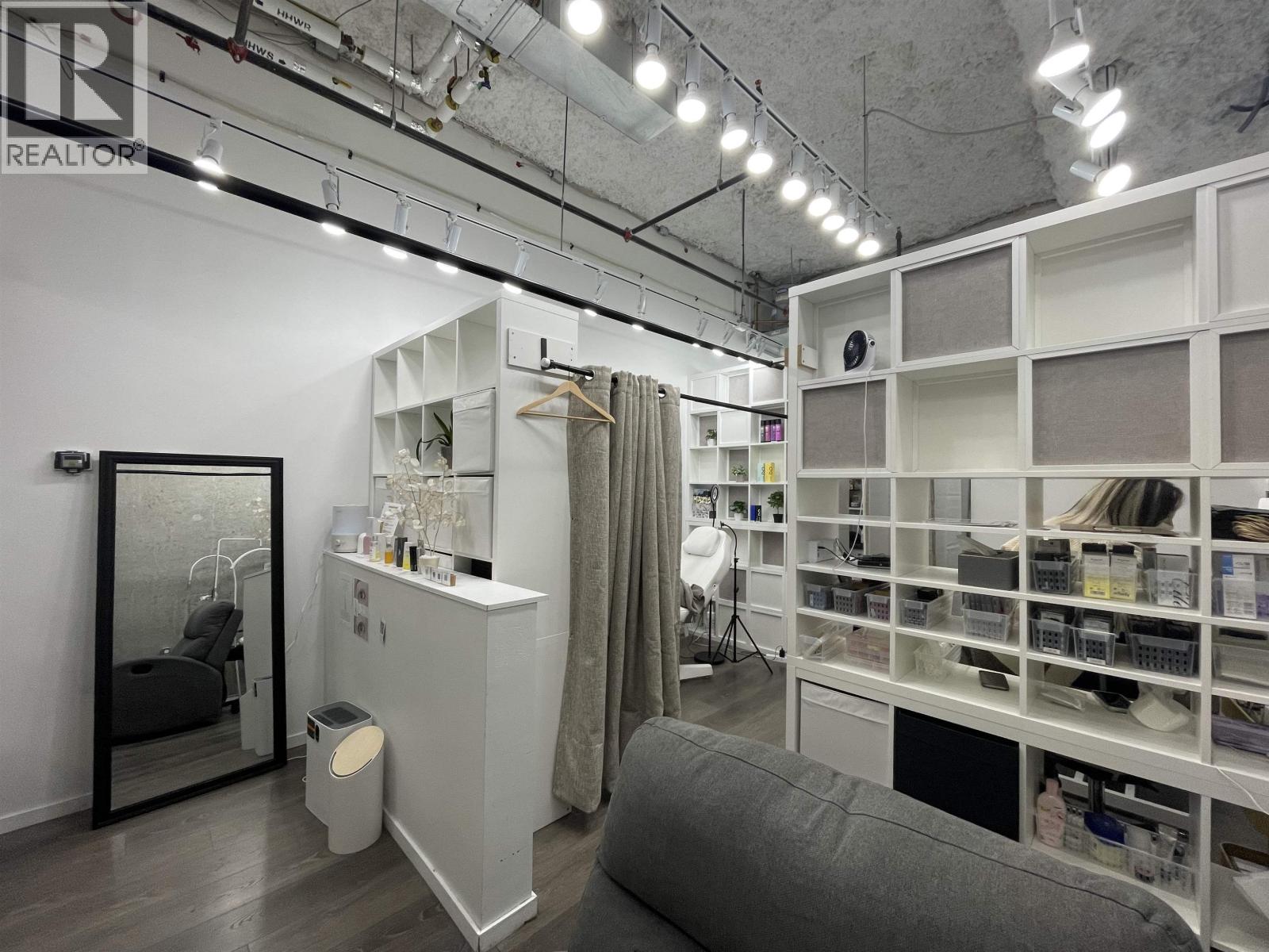 Listing Picture 4 of 27 : 3230 4000 NO. 3 ROAD, Richmond / 烈治文 - 魯藝地產 Yvonne Lu Group - MLS Medallion Club Member