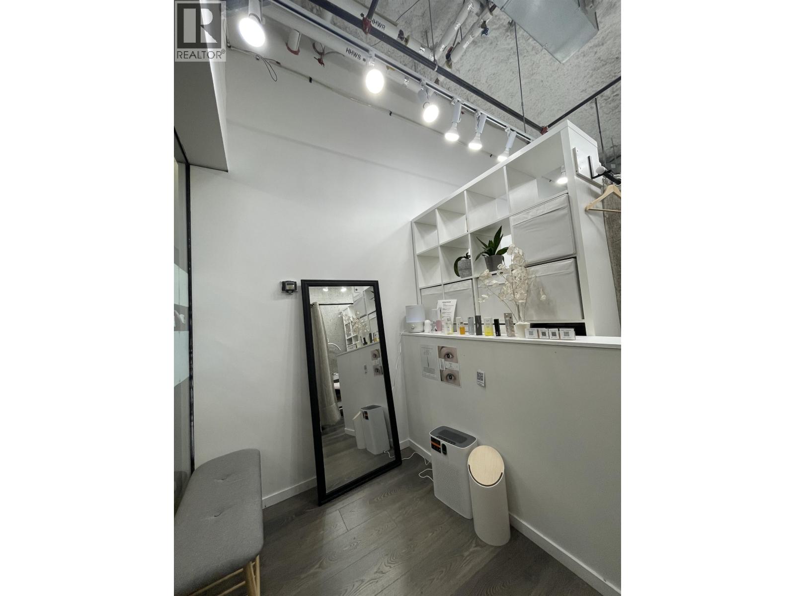 Listing Picture 6 of 27 : 3230 4000 NO. 3 ROAD, Richmond / 烈治文 - 魯藝地產 Yvonne Lu Group - MLS Medallion Club Member