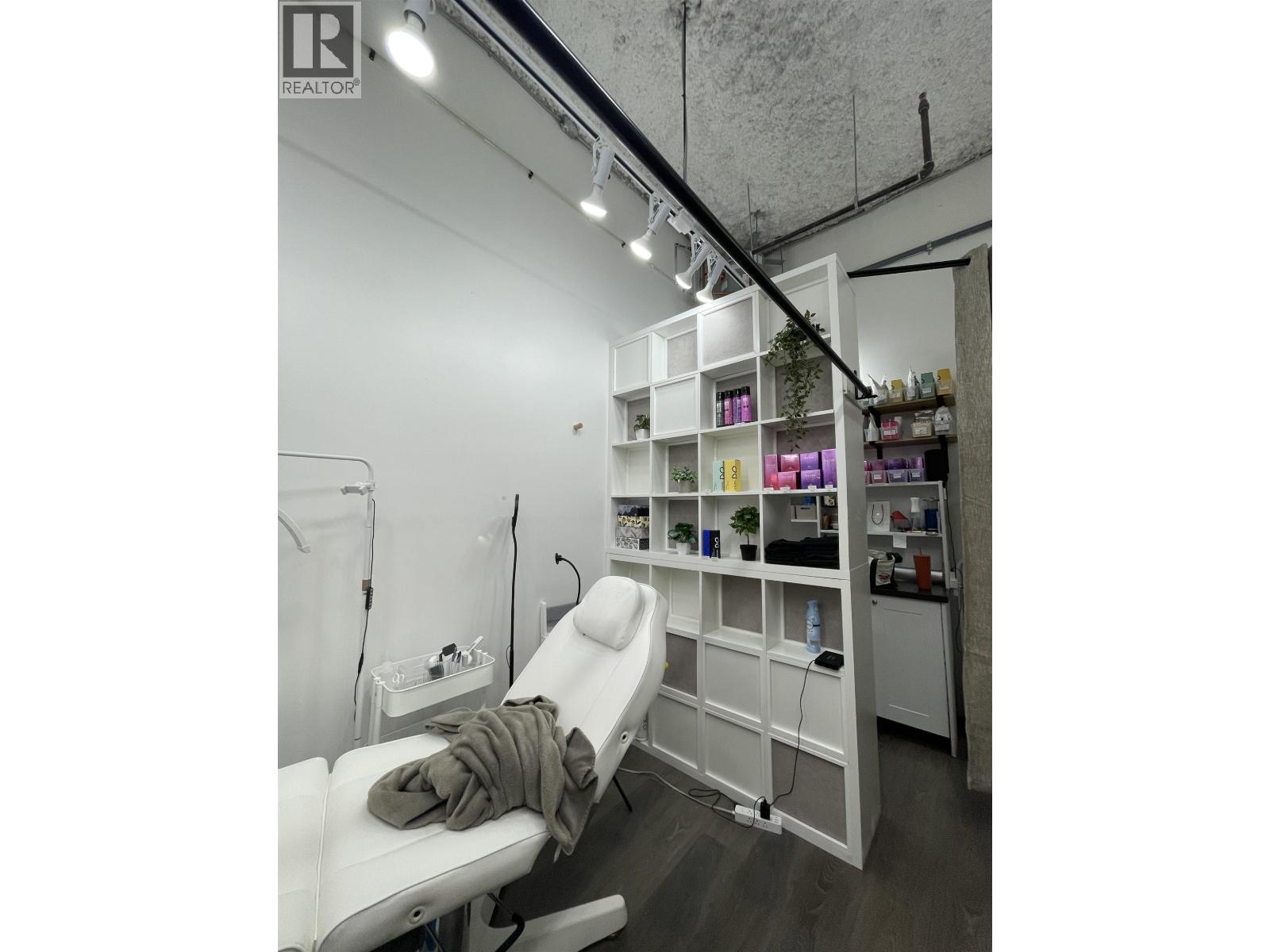 Listing Picture 8 of 27 : 3230 4000 NO. 3 ROAD, Richmond / 烈治文 - 魯藝地產 Yvonne Lu Group - MLS Medallion Club Member