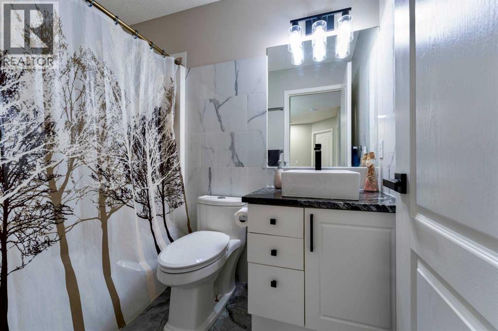 276 Fairways Bay Nw, Airdrie, Alberta  T4B 2P5 - Photo 18 - A2282887