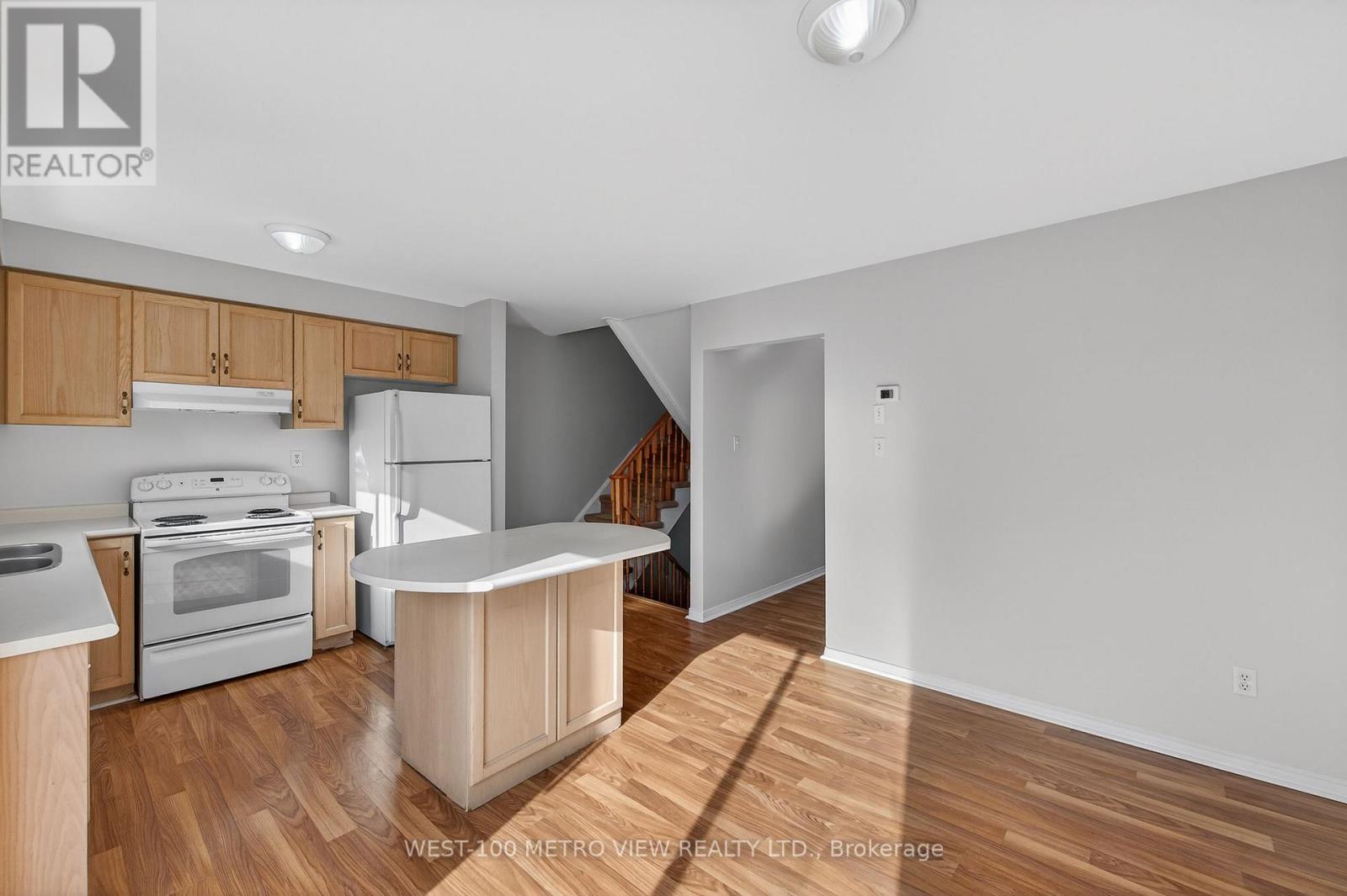 71 Roseheath Drive, Vaughan, Ontario  L6A 2B6 - Photo 3 - N12744456