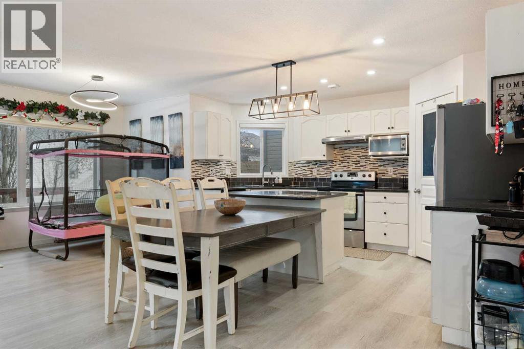 140 Fairways Drive Nw, Airdrie, Alberta  T4B 2R8 - Photo 4 - A2270444