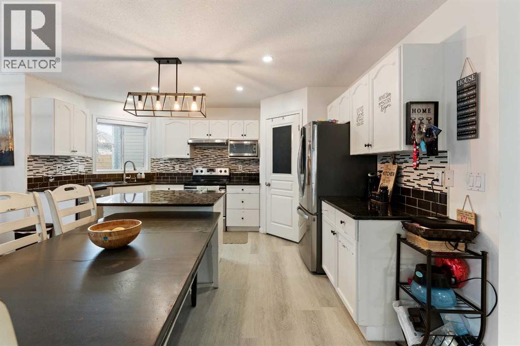 140 Fairways Drive Nw, Airdrie, Alberta  T4B 2R8 - Photo 5 - A2270444