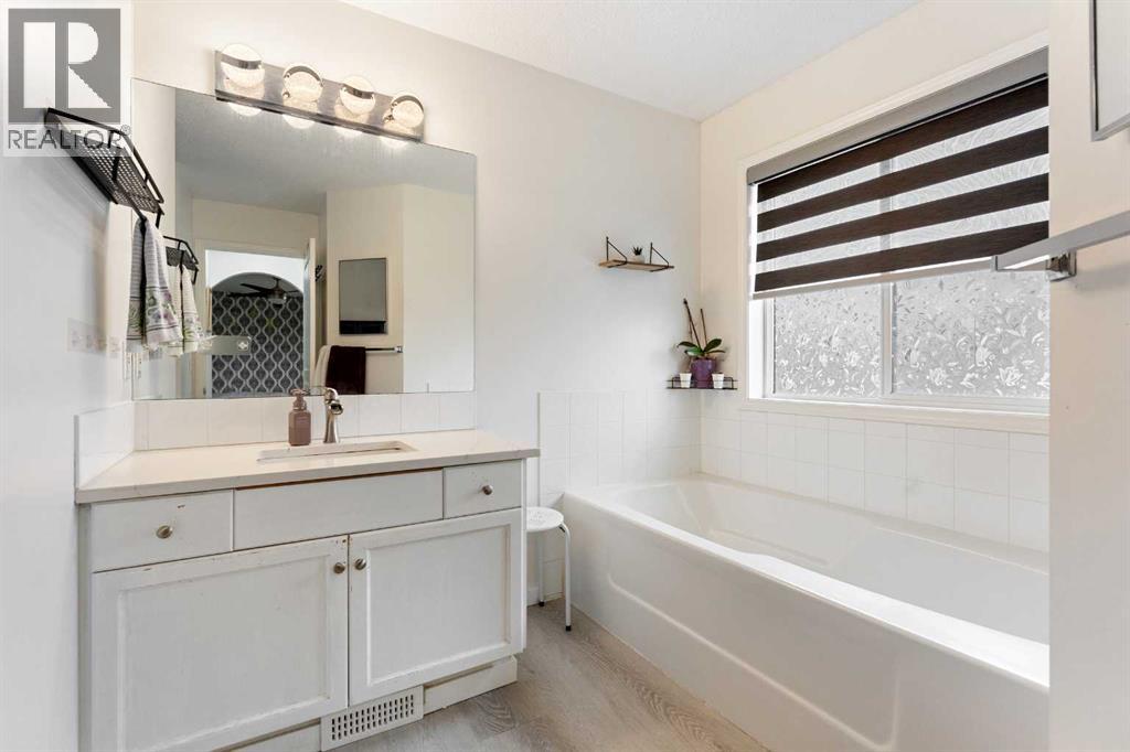 140 Fairways Drive Nw, Airdrie, Alberta  T4B 2R8 - Photo 25 - A2270444