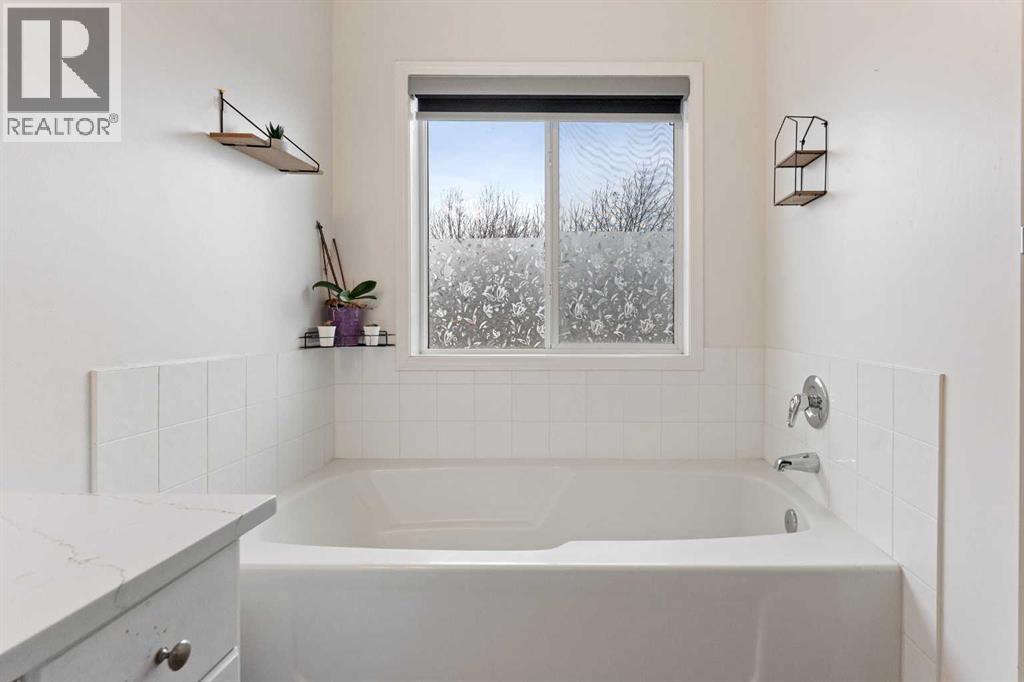 140 Fairways Drive Nw, Airdrie, Alberta  T4B 2R8 - Photo 26 - A2270444