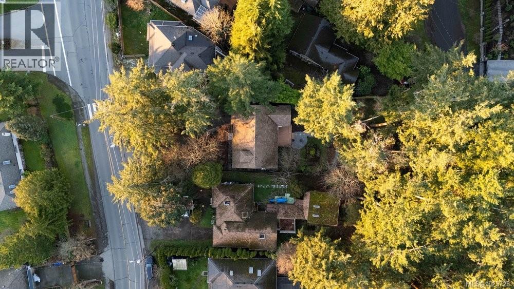 4815 Cordova Bay Rd, Saanich, British Columbia  V8Y 2J8 - Photo 4 - 1023728