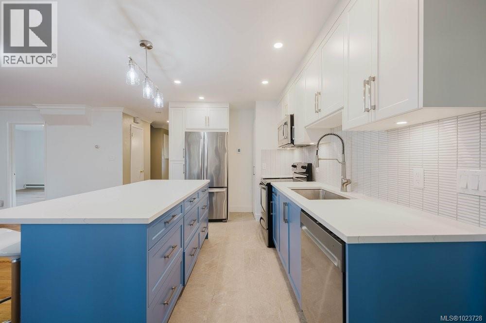 4815 Cordova Bay Rd, Saanich, British Columbia  V8Y 2J8 - Photo 13 - 1023728