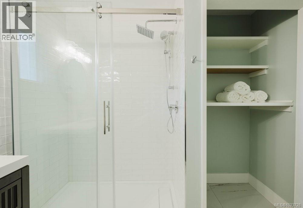 4815 Cordova Bay Rd, Saanich, British Columbia  V8Y 2J8 - Photo 24 - 1023728