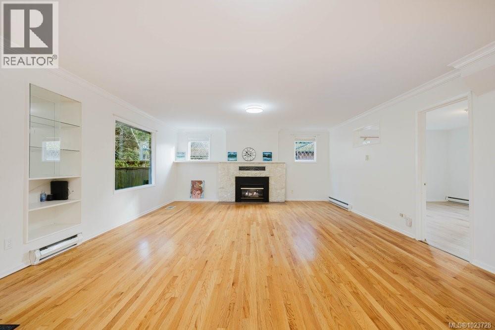 4815 Cordova Bay Rd, Saanich, British Columbia  V8Y 2J8 - Photo 8 - 1023728