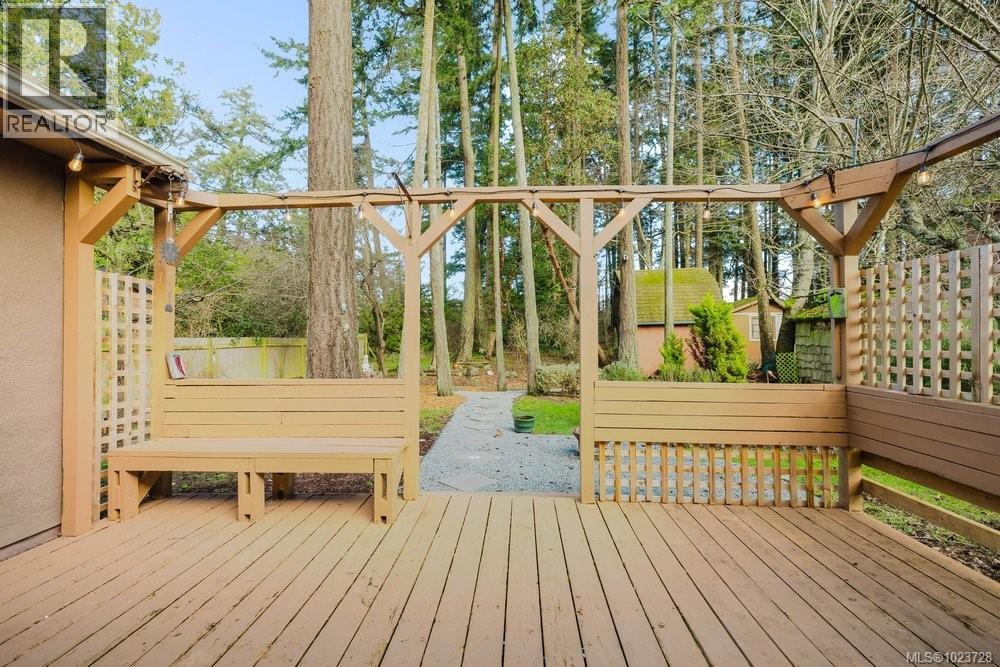 4815 Cordova Bay Rd, Saanich, British Columbia  V8Y 2J8 - Photo 41 - 1023728