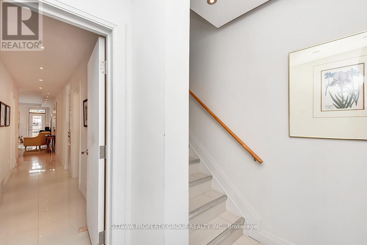 A - 10 Chestnut Street, Ottawa, Ontario  K1S 0Z8 - Photo 3 - X12744474
