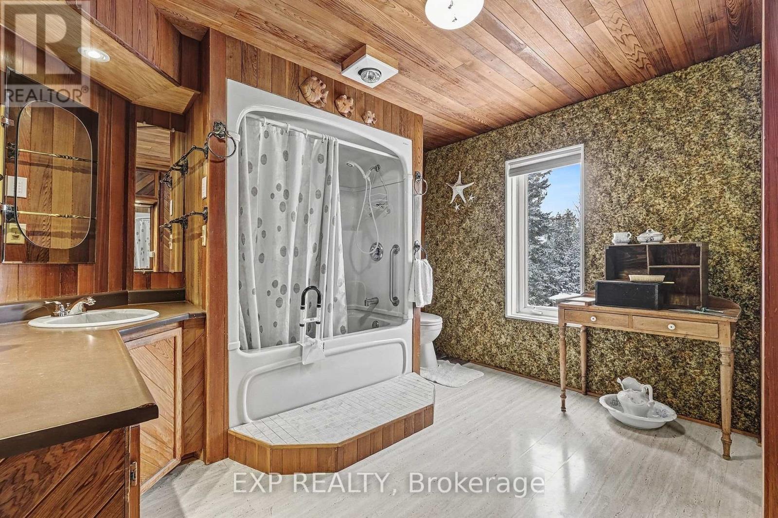 531 Route 400 Route, Russell, Ontario K4R 1E5 - Photo 11 - X12744478