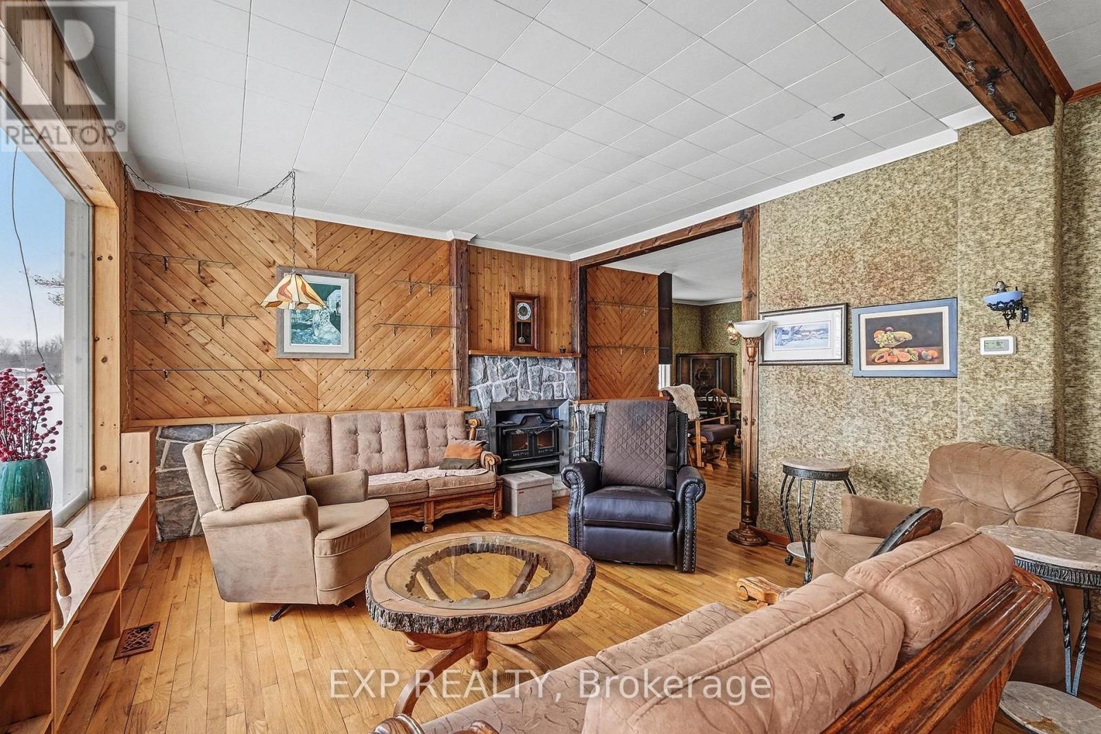 531 Route 400 Route, Russell, Ontario K4R 1E5 - Photo 2 - X12744478