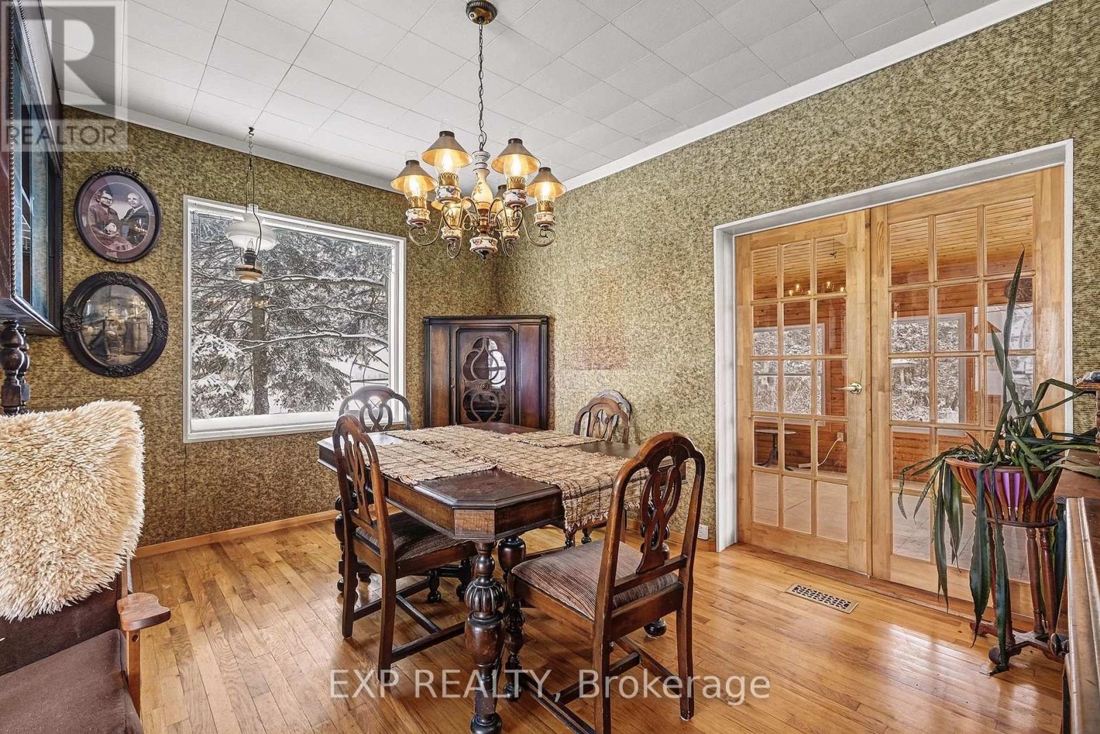 531 Route 400 Route, Russell, Ontario K4R 1E5 - Photo 3 - X12744478