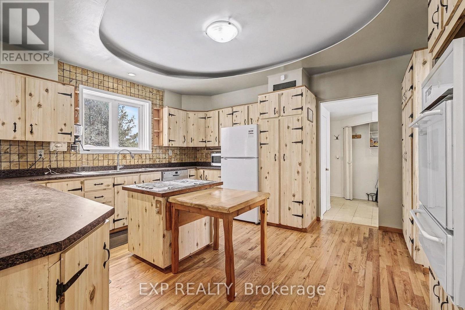 531 Route 400 Route, Russell, Ontario K4R 1E5 - Photo 4 - X12744478