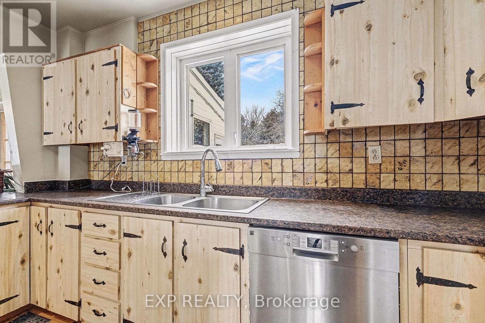 531 Route 400 Route, Russell, Ontario K4R 1E5 - Photo 5 - X12744478