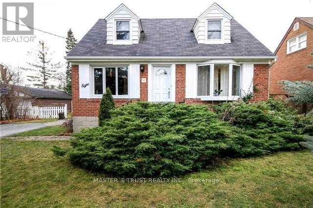 8 DROMORE CRESCENT, Toronto, Ontario