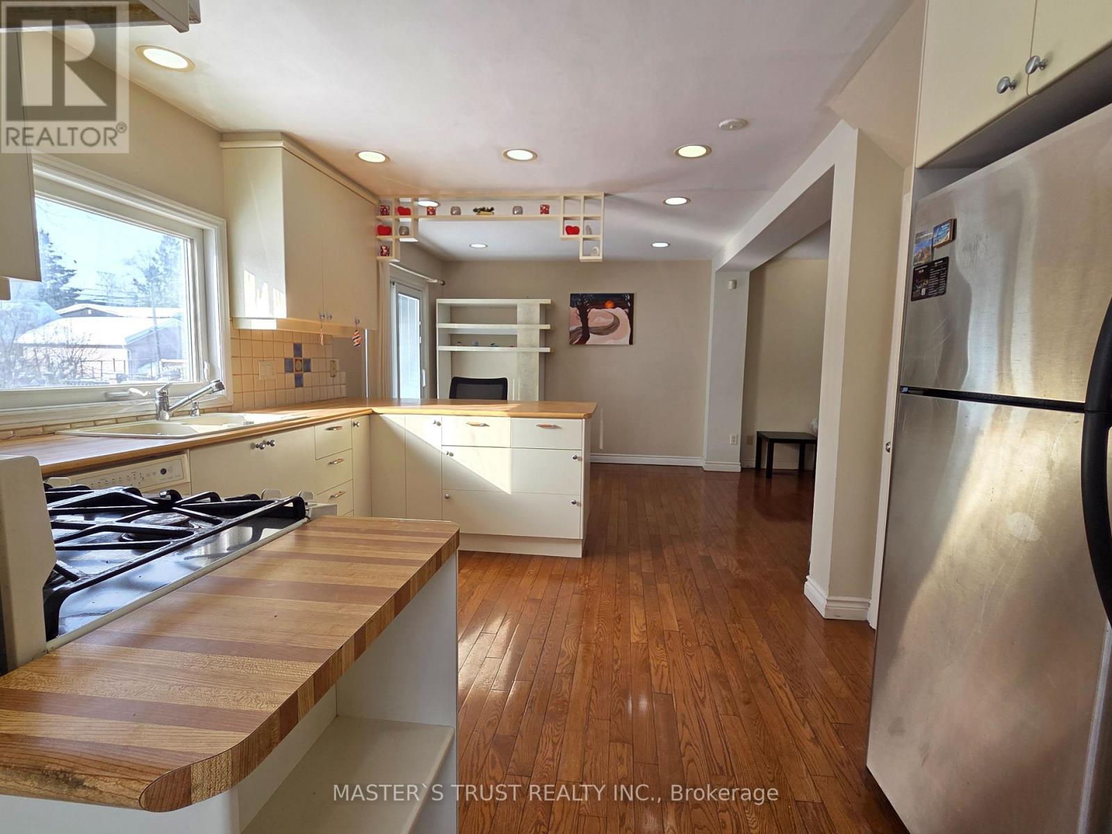 8 Dromore Crescent, Toronto, Ontario  M2R 2H5 - Photo 4 - C12744492