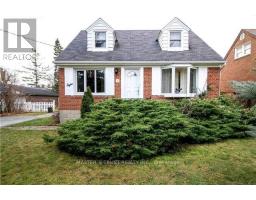 8 DROMORE CRESCENT, Toronto, Ontario