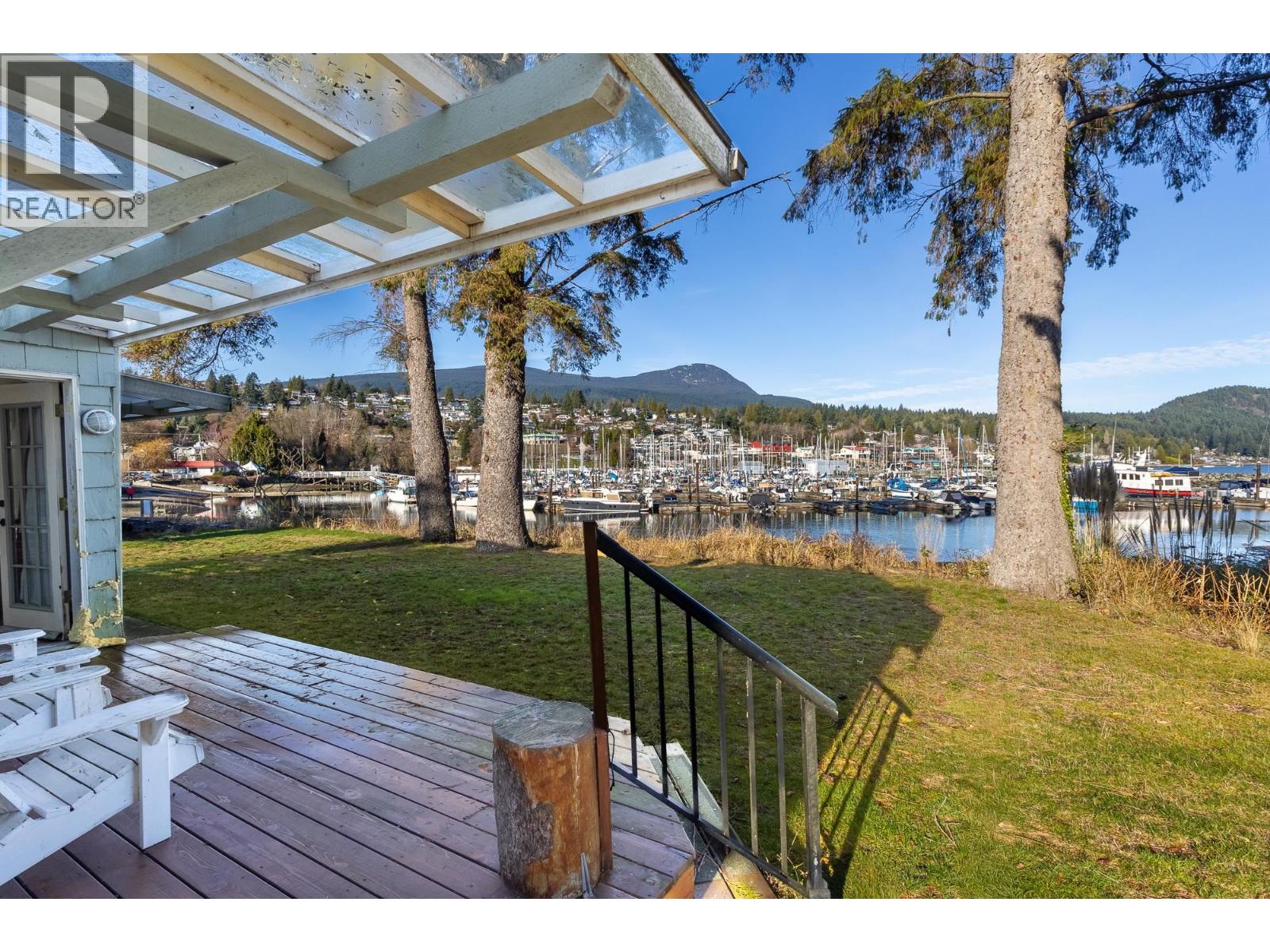 636 Bay Road, Gibsons, British Columbia  V0N 1V8 - Photo 4 - R3085102