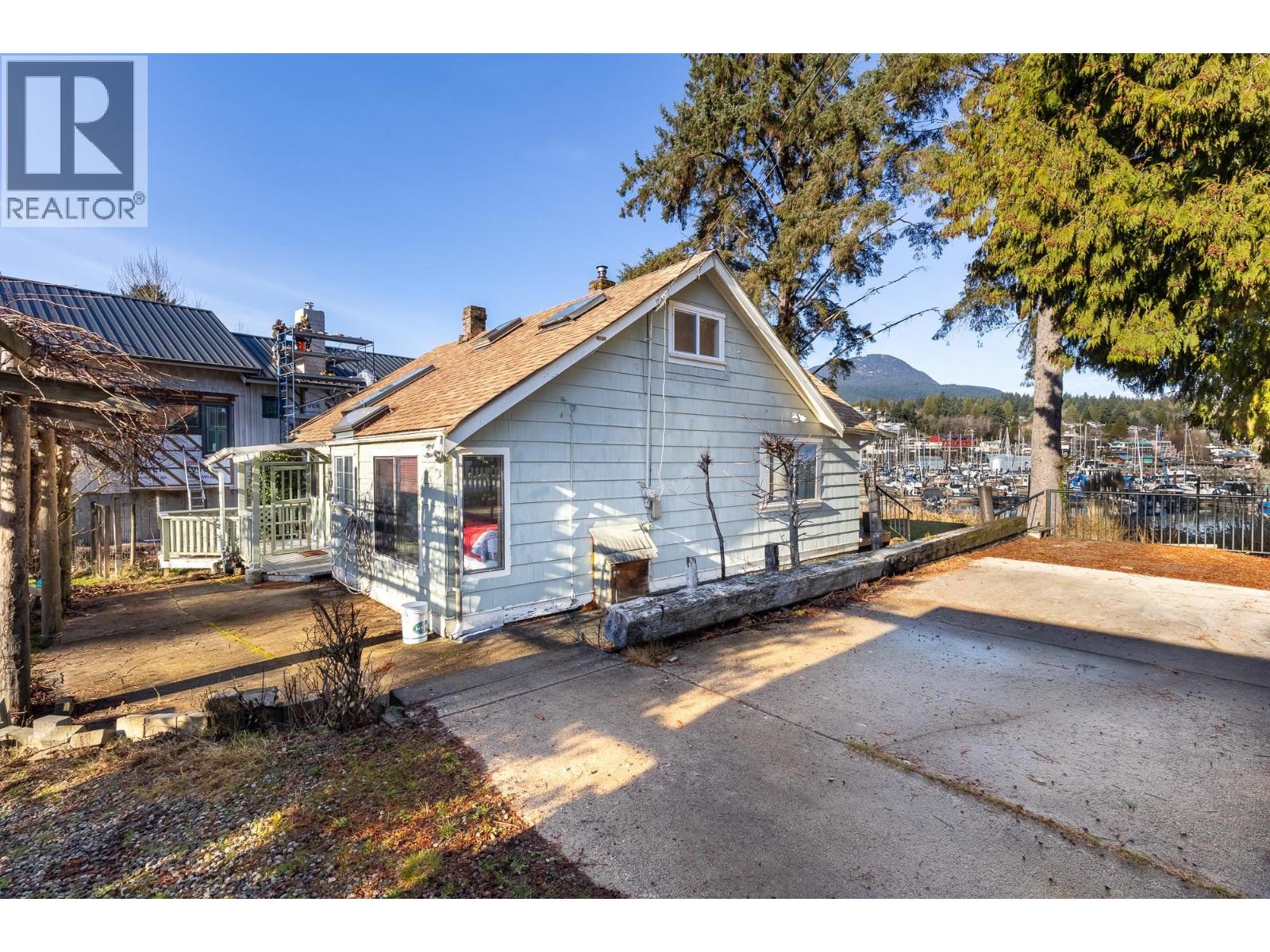 636 Bay Road, Gibsons, British Columbia  V0N 1V8 - Photo 8 - R3085102