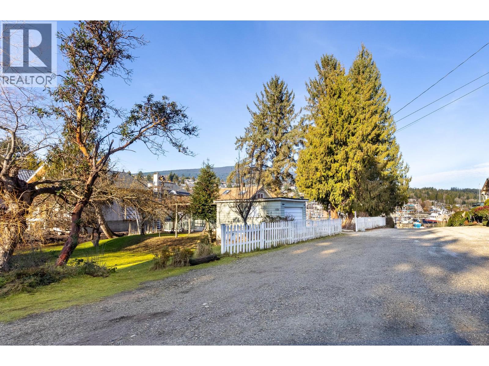 636 Bay Road, Gibsons, British Columbia  V0N 1V8 - Photo 9 - R3085102